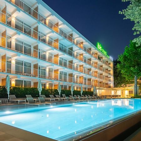 Ibis Styles Golden Sands Roomer Hotel Exterior photo