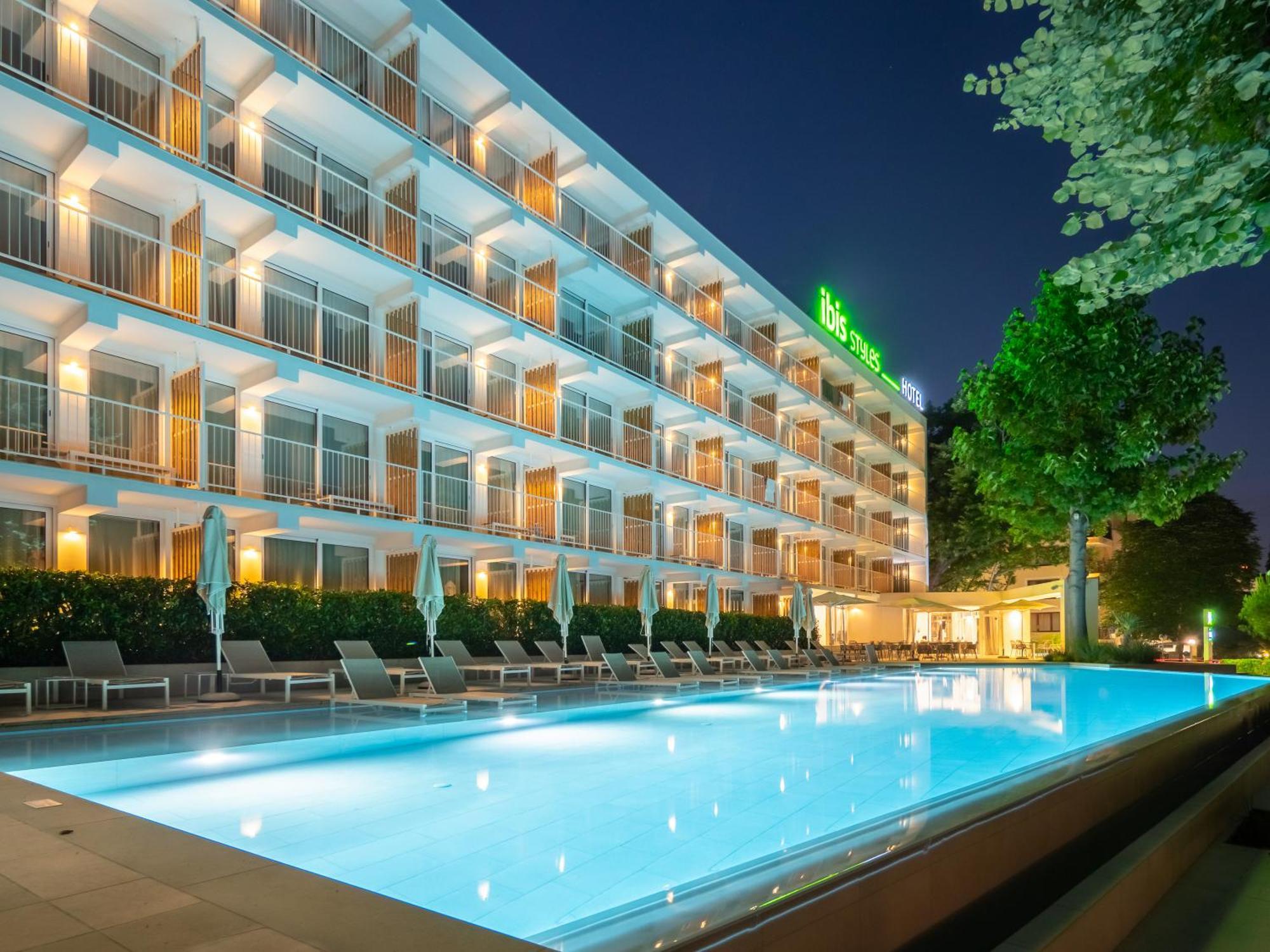 Ibis Styles Golden Sands Roomer Hotel Exterior photo